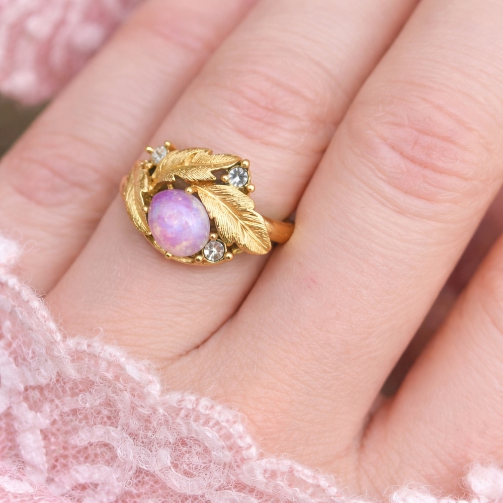 Vintage‎ Avon foiled opal.ring 6/6.5